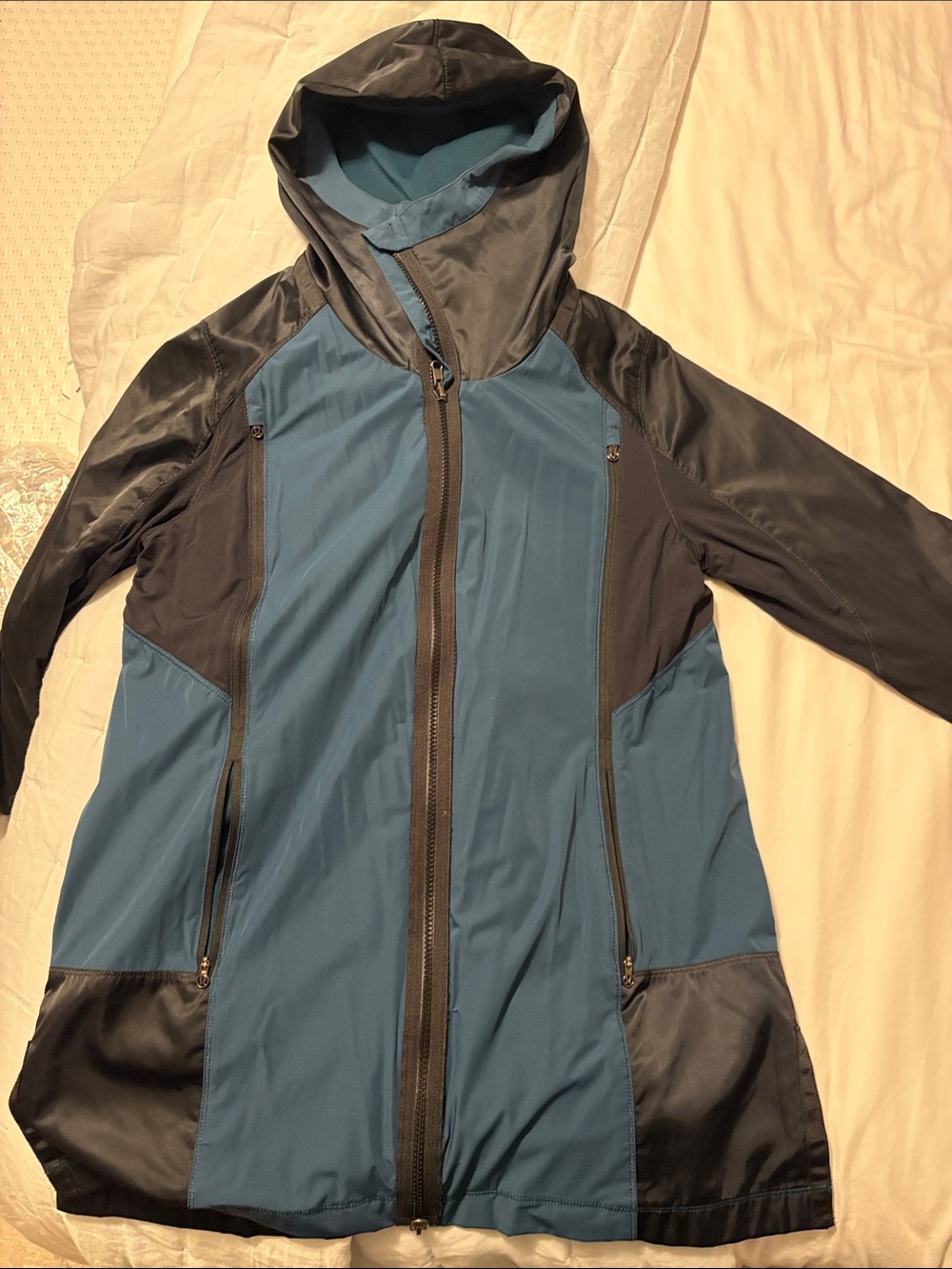Lululemon Women's Hooded Lightweight Blue & Black Jacket
